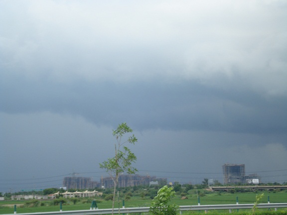 clouds on yamuna expressway