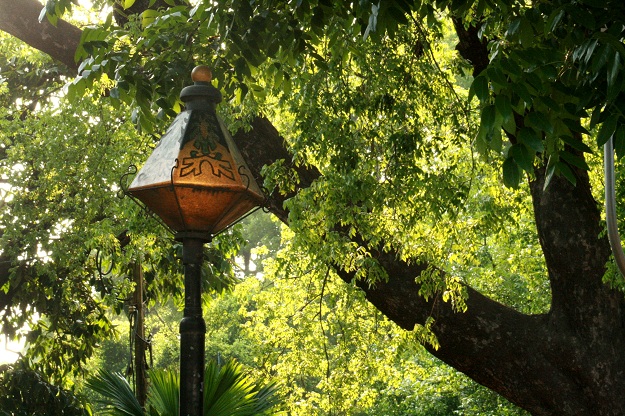 chandan nagar kolkata lamp post