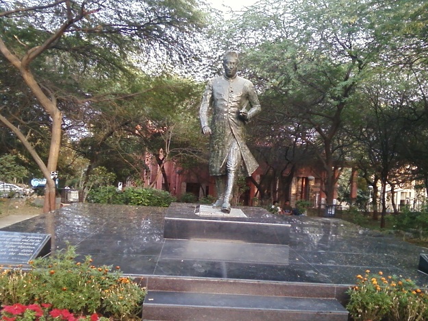 jawahar lal nehru statue