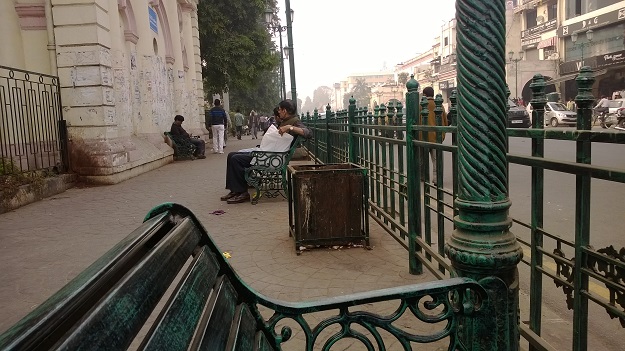 hazratganj benches