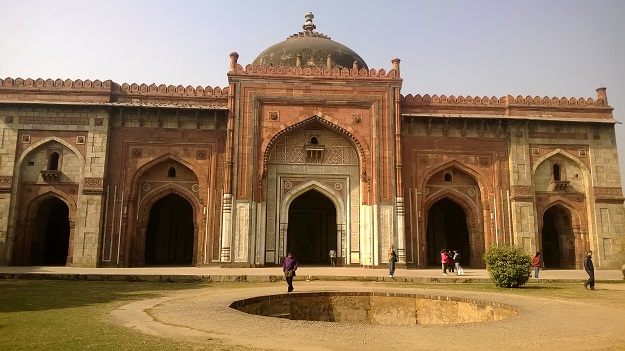 Qila-i-Kuhna Mosque in old fort