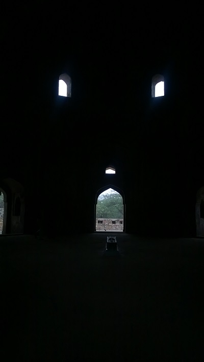 adham khan's tomb