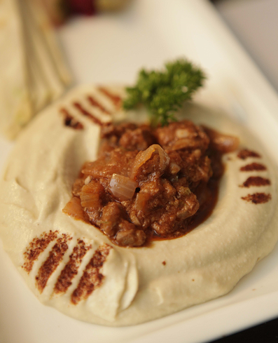 hummus pita bread with minced lamb