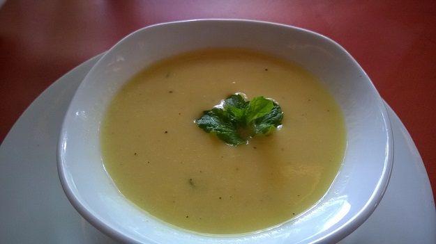 cold mango soup at Lodi Garden Restaurant