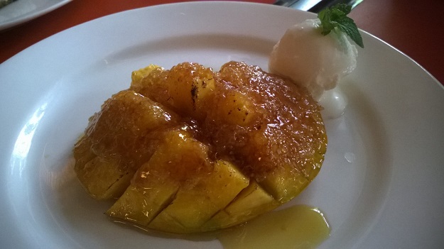 Mango brulee with vanilla ice cream 