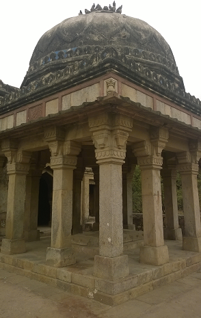 mosque at rajon ki baoli