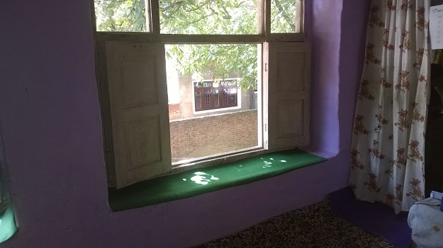 grillless window in kashmir homes