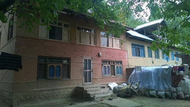 traditional house in kashmir