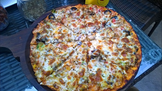 pizza at 1 oak defence colony