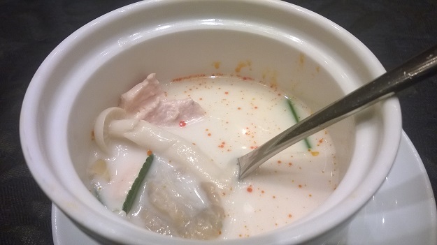 tom kha gai soup neung roi