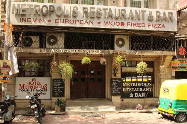 metropolis bar restaurant paharganj