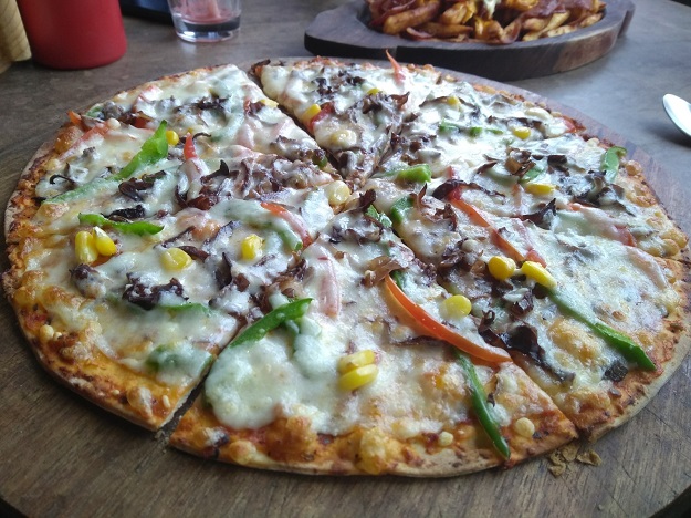 himalayan pizza kalsang ama cafe dehradun